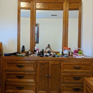 Furniture/dresser set